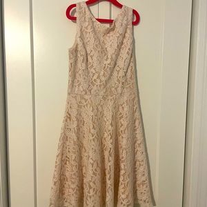 Girl’s lace dress 👗